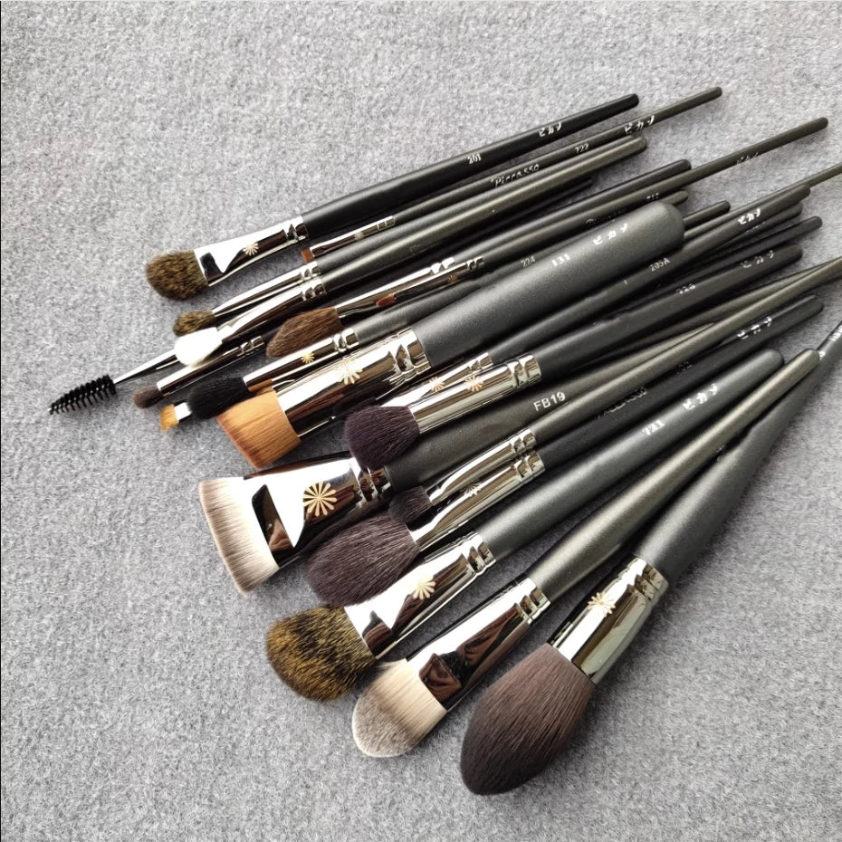 P Series Makeup Brush High Quality Animal Bristles Loose Powder Foundation Blush Concealer Brush Beauty Tools For Women